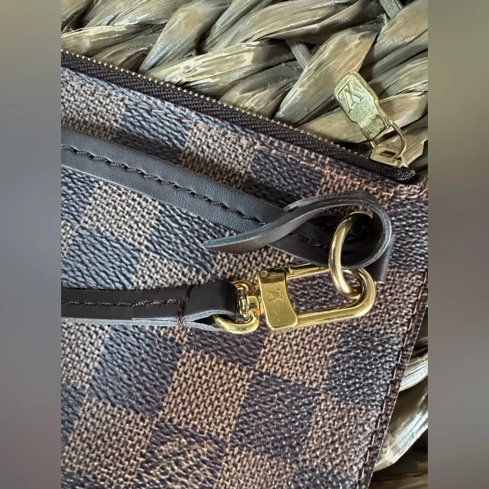 LV Zip pouch - Picture 3 of 17